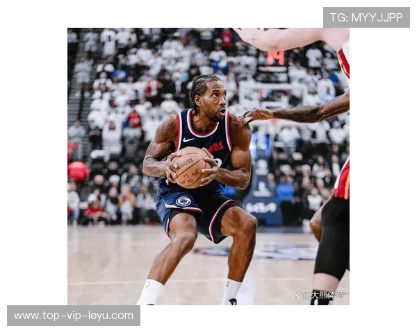 伦纳德快攻补篮得手，快船把胜利带回主场