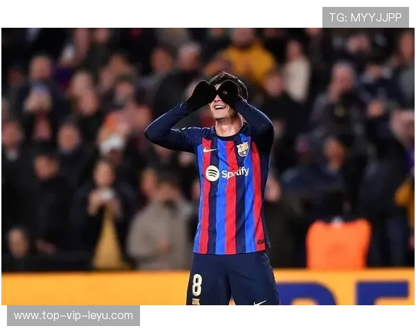 巴萨连续快速配合创造空当,佩德里抽射稍稍偏出 巴萨连续快速配合创造空当,佩德里抽射稍稍偏出